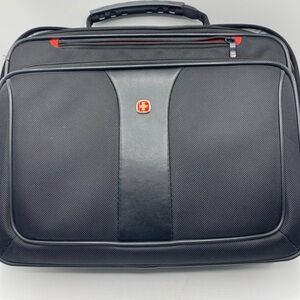 Wenger Swiss Army Gear Laptop Case Messenger Bag Briefcase Carry On 18 x 15 x 5